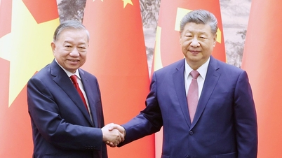 Vietnam and China signed 32 cooperation documents.