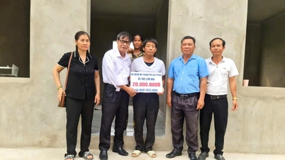 The Hai Phong Association of the Blind donated 20 million VND to support its members in building houses.