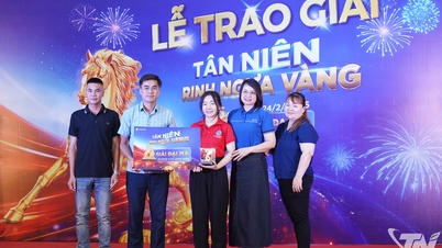 บริษัท VNPT ไทยเหงียน มอบทองคำแท่ง 5 แท่ง และไอโฟน 17 จำนวน 3 เครื่อง ให้แก่ลูกค้าผู้โชคดี