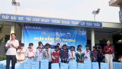 Chương trình “Cùng em đến trường - Ngập nắng yêu thương”