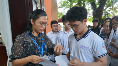 De beste score in de aanlegtest van de Nationale Universiteit van Ho Chi Minh-stad behaalde 1098 punten.