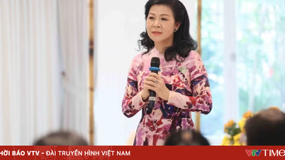 L'épouse du secrétaire général et président To Lam visite le musée de la musique folklorique du Guangxi.