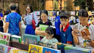 Pela primeira vez, os moradores de prédios de apartamentos na cidade de Ho Chi Minh podem ter uma feira do livro bem embaixo do seu prédio.