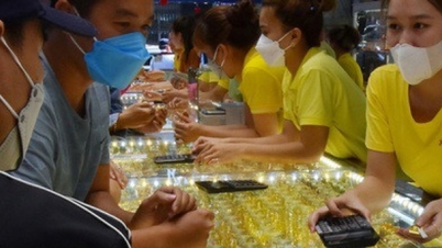 Updated 08:30 AM, April 18, 2026: Gold prices increased by 1,000,100 VND across the board, with SJC selling at 172,000,100 VND.