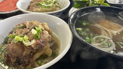 'For pho, there's only Pho 79': A Vietnamese family restaurant in America wins the 'Culinary Oscar'.