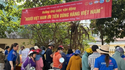 Kota Ho Chi Minh: Mempromosikan produk-produk Vietnam melalui model yang berorientasi pada komunitas.