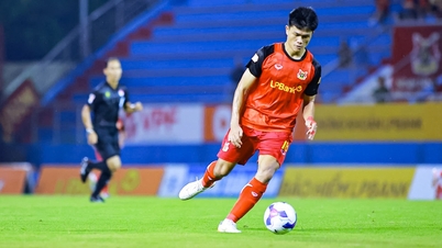 Video: Striker Ninh Binh mencetak gol menakjubkan melawan PVF-CAND