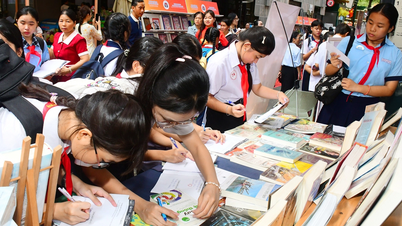 'Perjalanan melintasi 16 kerajaan buku': Para siswa di Kota Ho Chi Minh berpartisipasi dalam kompetisi 'Tumbuh Dewasa Bersama Buku'.