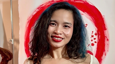 '베트남 연예계에서 가장 괴짜 같은 여자 가수'를 괴롭히는 것은 고통과 외로움이다.