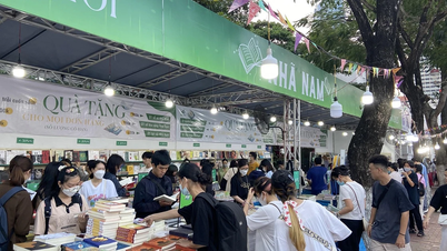 Pesta Buku Nha Nam meraikan musim panas sebagai sambutan kepada Hari Budaya Buku dan Membaca Vietnam 2026.