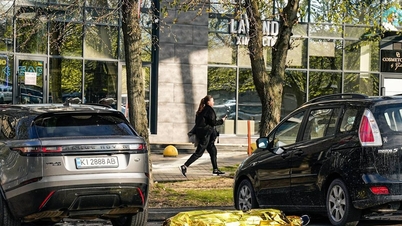 Shooting and hostage-taking in Kyiv leaves 6 dead.