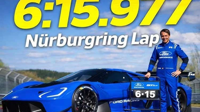 Der Ford GT Mk IV stellt einen neuen Rekord auf dem Nürburgring, der „Grünen Hölle“, auf.