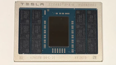 Elon Musk rühmt sich damit, dass Teslas AI5-Chip 40 Mal schneller sei als die vorherige Generation.