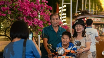 ផ្លូវថ្មើរជើងក្នុងសង្កាត់បានថាច កំពុងមមាញឹកជាមួយភ្ញៀវទេសចរ។