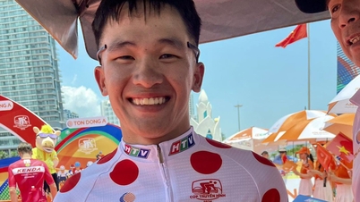 Pham Le Xuan Loc menyarung jersi merah dalam Piala Televisyen Bandar Raya Ho Chi Minh daripada pemain asing Itali itu.