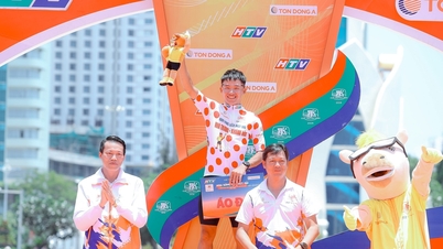Ho Chi Minh City Television Cup Cycling Race: Pham Le Xuan Loc takes the polka-dot jersey.