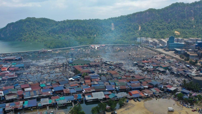 Kraftiga bränder har förstört nästan 1 000 hem i Malaysia.