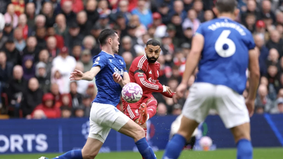 Momente importante: După ce a învins-o pe Everton, Liverpool îi suflă în ceafă lui Manchester United.
