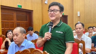 Seminar tentang adaptasi strategi dalam investasi dan bisnis.