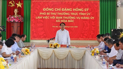 Visesekretær i Lam Dong provinsielle partikomité, Dang Hong Sy, jobber med Hoa Bac kommune.