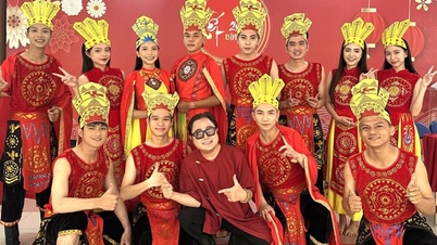 Vu Luan, Dong Quan en Pham Anh Tuan verspreidden de geest van het schooltheater ter gelegenheid van de herdenkingsdag van voorouder Hung Vuong.