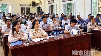 Vietnams fedrelandsfrontkomité i Ninh Binh-provinsen ber om synspunkter fra lokalsamfunnet om gjennomføringen av prosjektet for å bygge en nøkkelvei for sosioøkonomisk utvikling i Ninh Binh-provinsen.