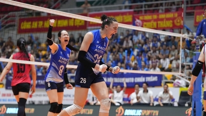 Tilskuere i Dong Anh holder lidenskapen for volleyball levende i hovedstaden.