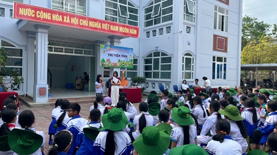 Sesi tur, pengalaman, dan interaksi dengan tema "Saya menyukai buku-buku bagus."