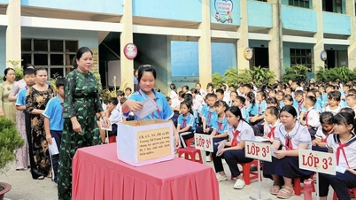 Trung Vuong Primary School donerade över 100 miljoner VND för att stödja elever som lider av allvarliga sjukdomar.