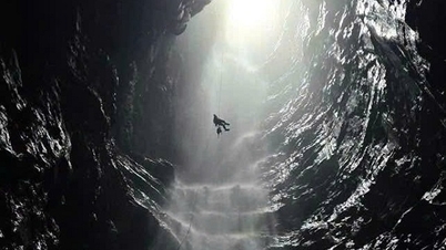 En ny hule med en foss som er omtrent 350 meter dyp er blitt oppdaget i Phong Nha - Ke Bang.