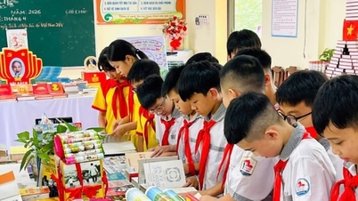 Me Linh răspunde la Ziua Cărții și Culturii Lecturii din Vietnam.