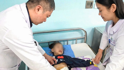 Removal of a complex pancreatic head tumor in an 8-year-old patient.