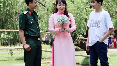 Hong Thuy újságíró: A katonafeleség és a szerelem útján való kapcsolatteremtés útja.