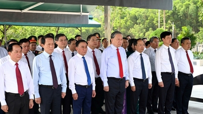 El secretario general y presidente To Lam ofreció incienso en memoria del difunto secretario general Ha Huy Tap.