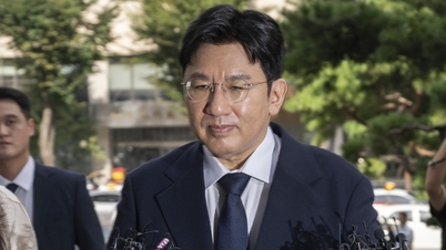 Entertainment mogul faces arrest warrant on suspicion of illegally profiting 3.4 trillion VND.