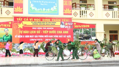 Sôi nổi hoạt động trải nghiệm “Tự hào lịch sử - Tiếp bước cha anh”