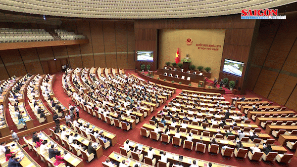 สภาแห่งชาติทำงานต่ออีกครึ่งวัน และปิดการประชุมครั้งแรกในเช้าวันที่ 24 เมษายน