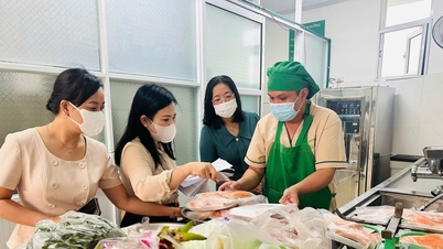 Da Nang inspectează serviciile școlilor cu internat din grădinițe.