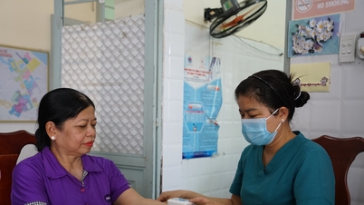 Da Nang: Banyak fasilitas medis menawarkan pemeriksaan kesehatan gratis.