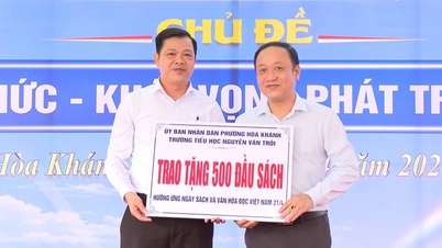 De wijk Hoa Khanh ontvangt 1.550 boeken voor de openbare bibliotheek.