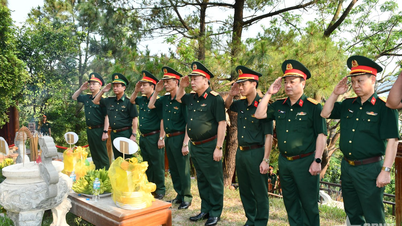 Đoàn công tác Quân ủy Trung ương, Bộ Quốc phòng dâng hương tri ân Đại tướng Võ Nguyên Giáp