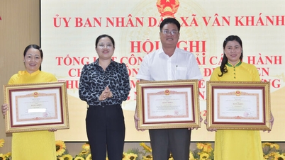 반칸(Van Khanh) 면의 온라인 신청 접수율은 99.6%에 달했습니다.
