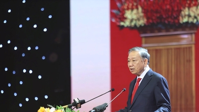Generální tajemník a prezident To Lam se zúčastnili slavnostního ceremoniálu u příležitosti 120. výročí narození zesnulého generálního tajemníka Ha Huy Tapa.