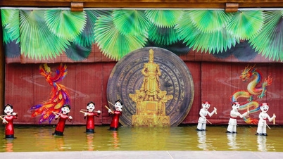 Provinsi Phu Tho memperkenalkan wayang air untuk menghibur wisatawan yang menghadiri Festival Kuil Hung.