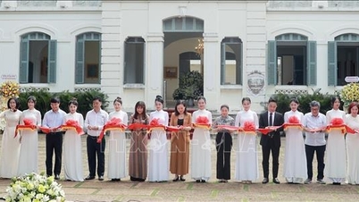 นิทรรศการนี้จัดแสดงผลงานชิ้นเอกเกือบ 100 ชิ้นจากทั่วโลกและจากเวียดนาม