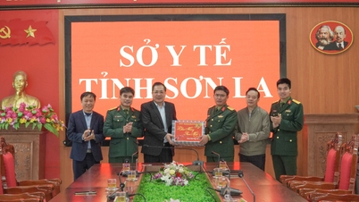 ກອງບັນຊາການທະຫານແຂວງເຊີນລາຢ້ຽມຢາມ ແລະ ອວຍພອນປີໃໝ່ແກ່ພະນັກງານ ແລະ ພະນັກງານຂອງພະແນກສາທາລະນະສຸກແຂວງ