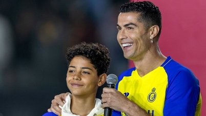 Con trai Ronaldo có cơ hội lên đội một Al Nassr đá cùng cha