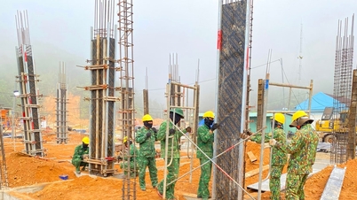 Những “người lính thợ” vun đắp ước mơ đến trường nơi biên giới
