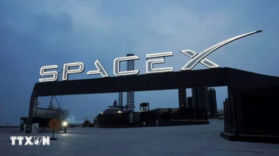 SpaceX acquiert une société de programmation d'IA pour 60 milliards de dollars.