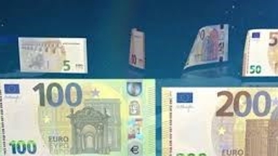 Tasso di cambio dell'euro oggi, 22 aprile: forte calo fino a 125 dong presso le principali banche.